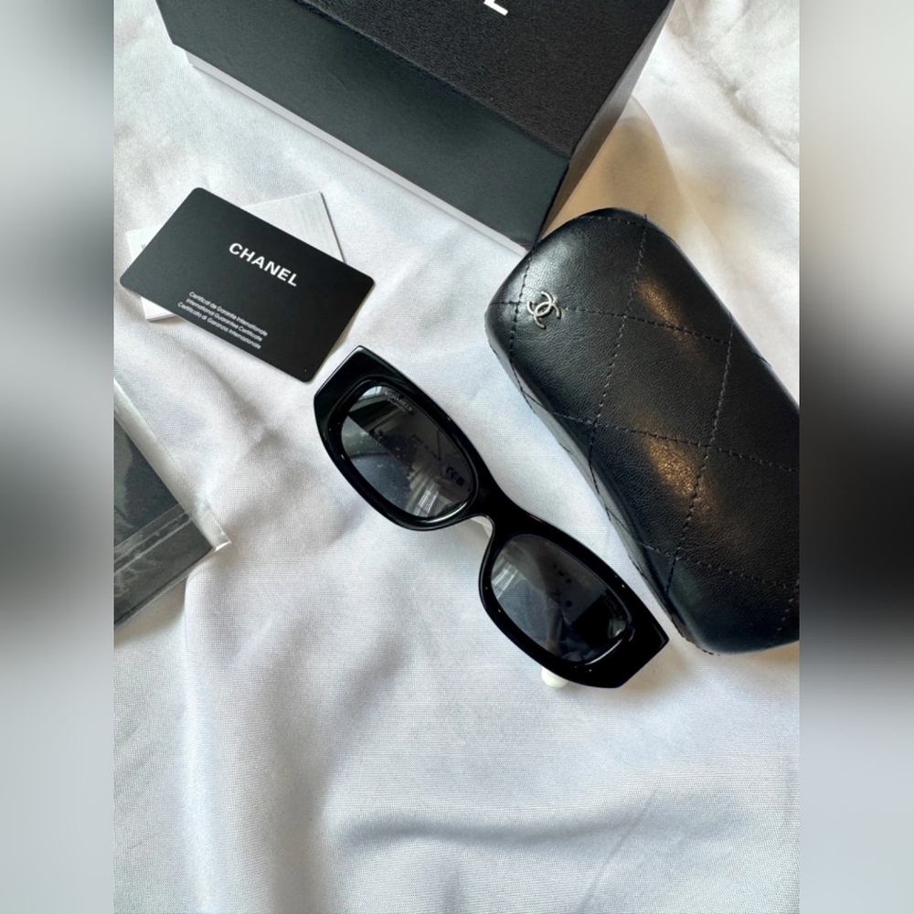 CHANEL BLACK & WHITE SUNGLASSES - Picture 3 of 10